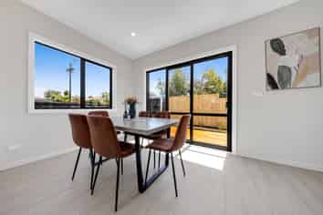 2/53 Hutchinsons Road, Bucklands Beach