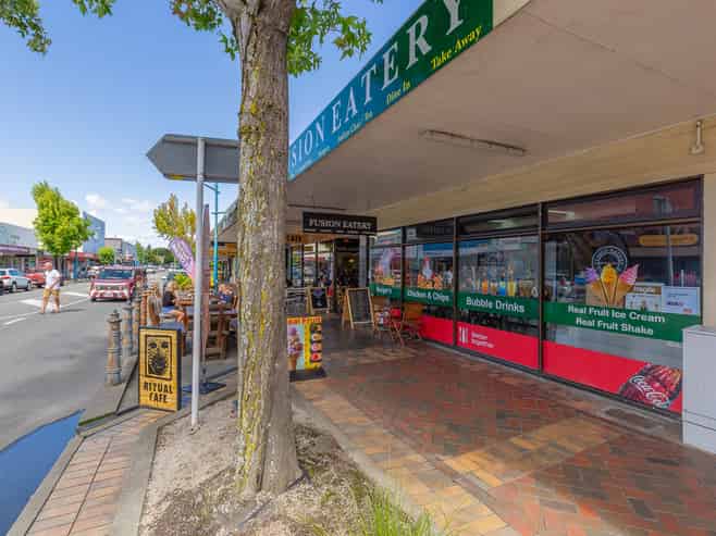 Blank Canvas Retail/Hospo on High Traffic Maxwell