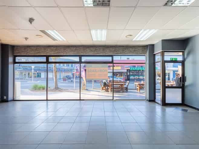 Blank Canvas Retail/Hospo on High Traffic Maxwell