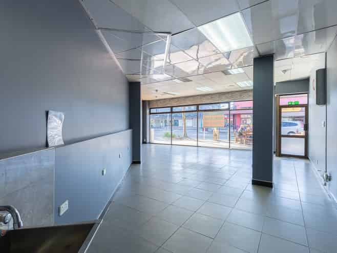 Blank Canvas Retail/Hospo on High Traffic Maxwell