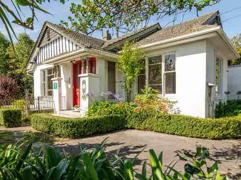 2 Horseshoe Lake Road, Shirley