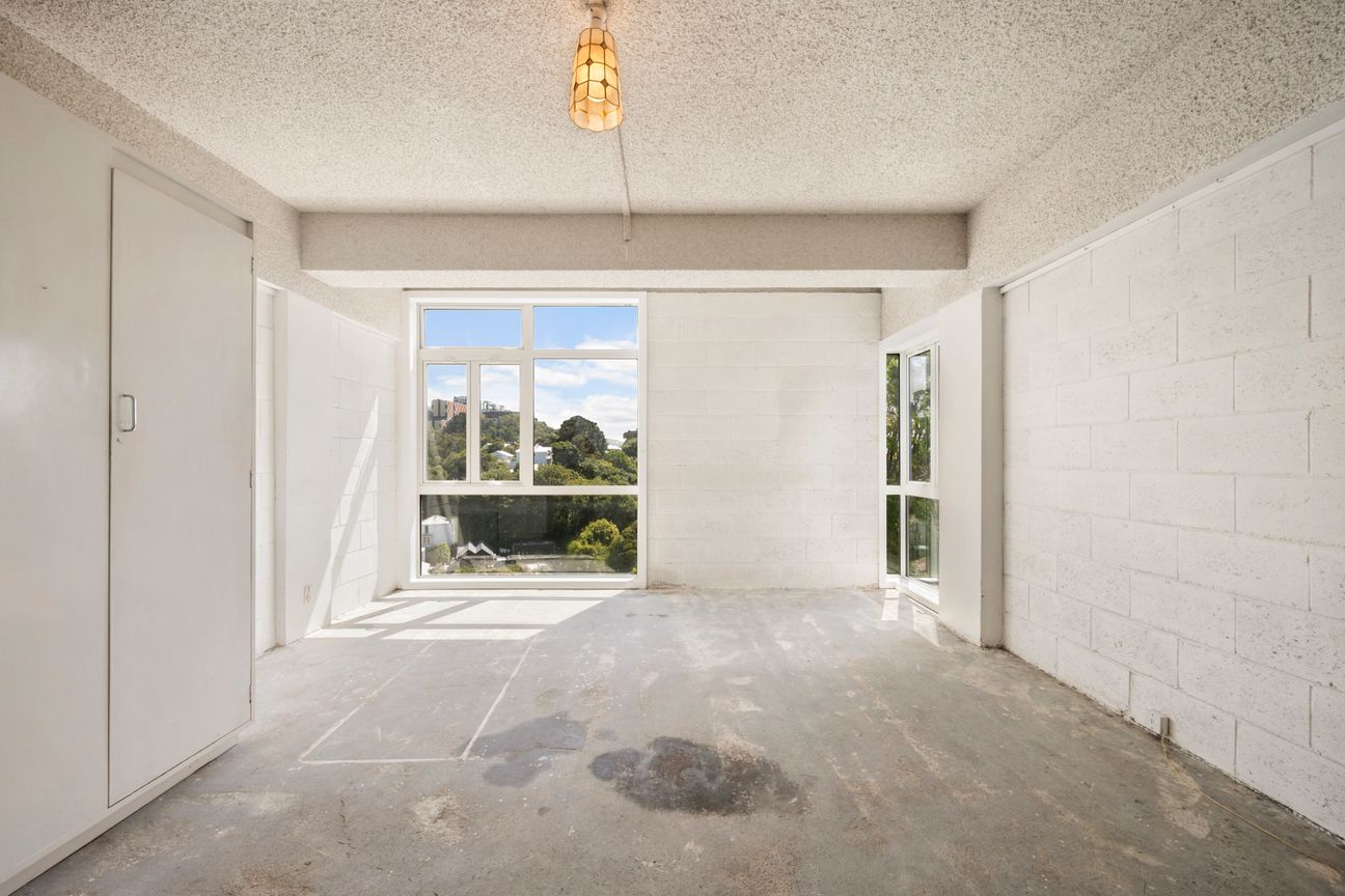 Sunny Corner Studio - Blank Canvas with Views – pohled 6