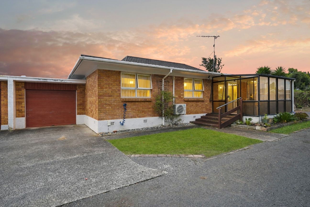 Centrally Located | Fully Fenced | Urgent sale! - Widok 2