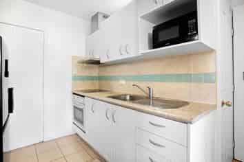 6/12 Raines Avenue, Forrest Hill