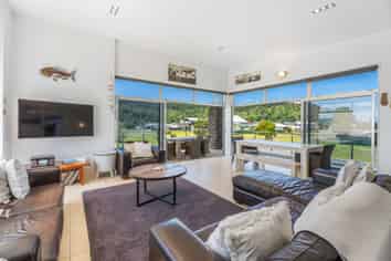 401 Harbour View Road, Whangamata