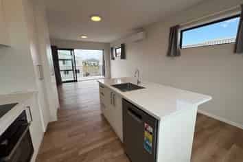 8/8 Glidepath Road, Hobsonville