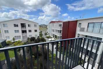 8/8 Glidepath Road, Hobsonville