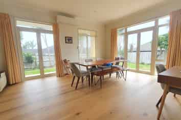 26 Scarlet Oak Drive, Albany