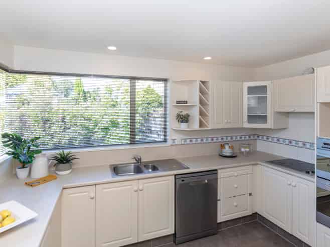 2/37 Avonhead Road, Avonhead