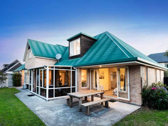 2/37 Avonhead Road, Avonhead