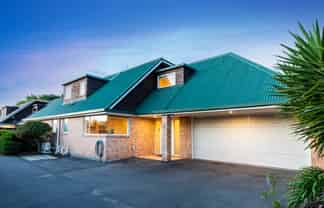 2/37 Avonhead Road, Avonhead