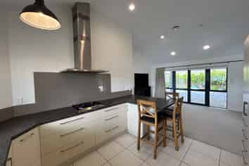 16 Palm Beach Boulevard, Papamoa