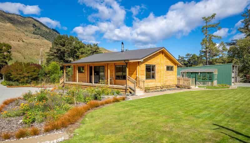 61 Matiri West Bank Road, Murchison