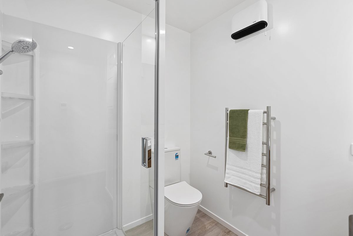 Blinds and Appliances included, last one left! - Mehr