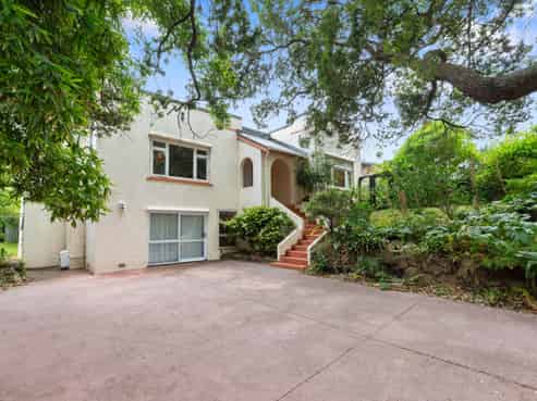 13-17 Ninth Avenue, Avenues