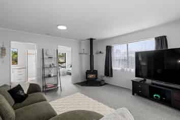 1/26 Outram Grove, Kelson