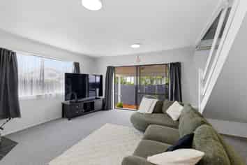 1/26 Outram Grove, Kelson