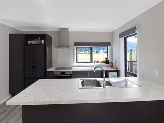 32 Harry Martin Lane, Wainuiomata