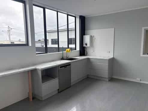 Superior space on popular White Street