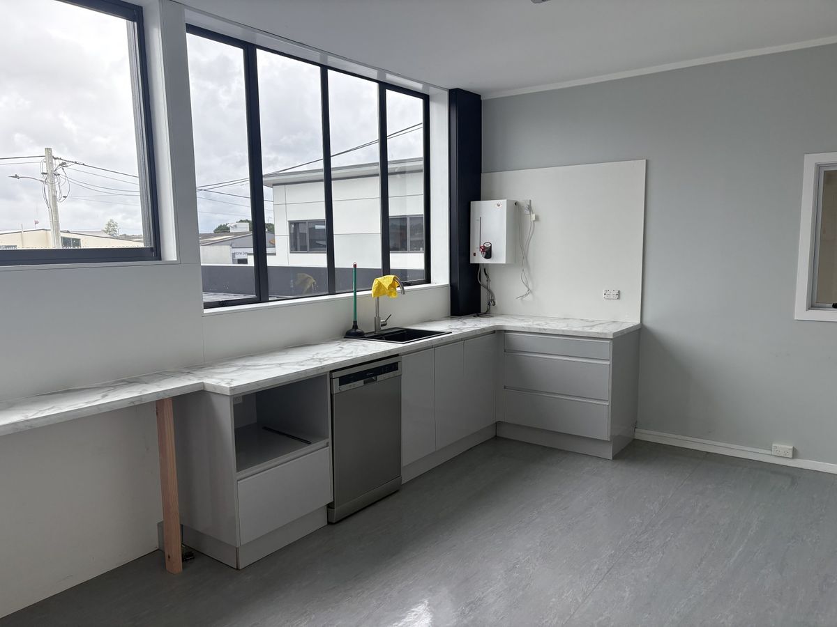 Superior space on popular White Street - Vista 6