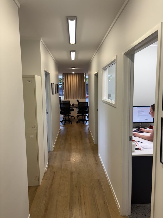 Superior space on popular White Street - Vista 5