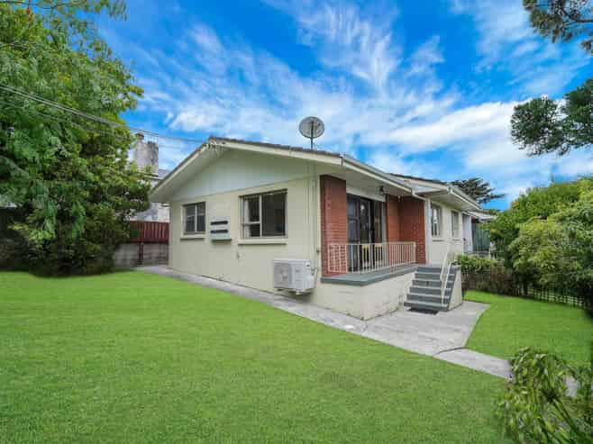 1/68 West Coast Road, Glen Eden