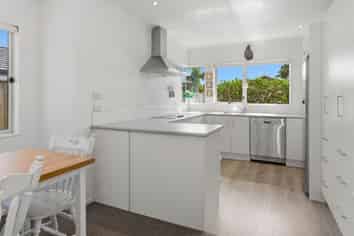 6 Ishtar Place, One Tree Point