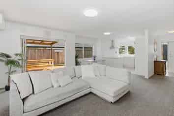 6 Ishtar Place, One Tree Point