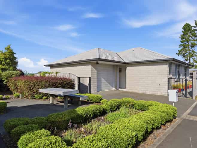 17/162 Waihi Road, Judea