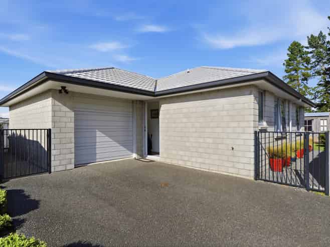 17/162 Waihi Road, Judea