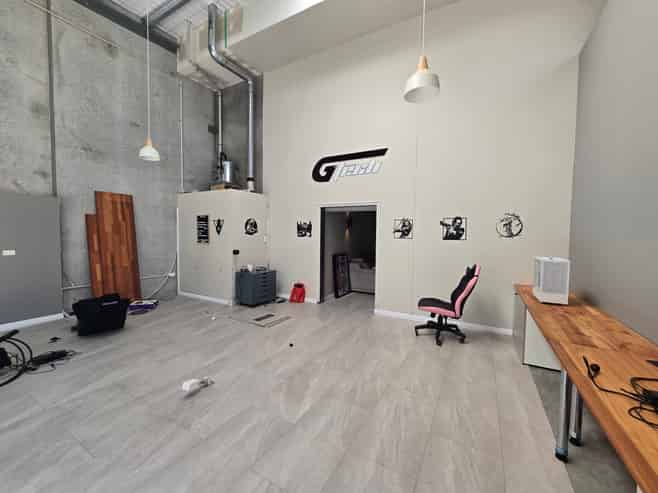 Unique Showroom/Office Offering