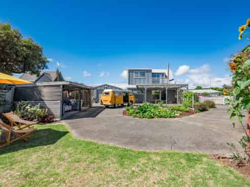 14 Goldie Place, Waikanae Beach