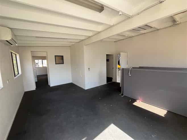 CBRE | Functional Heavy Industry Unit – with Container Drop