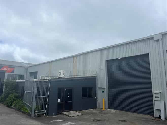 CBRE | Functional Heavy Industry Unit – with Container Drop