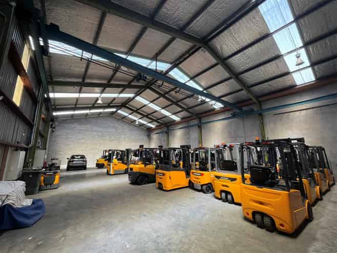 CBRE | Functional Heavy Industry Unit – with Container Drop