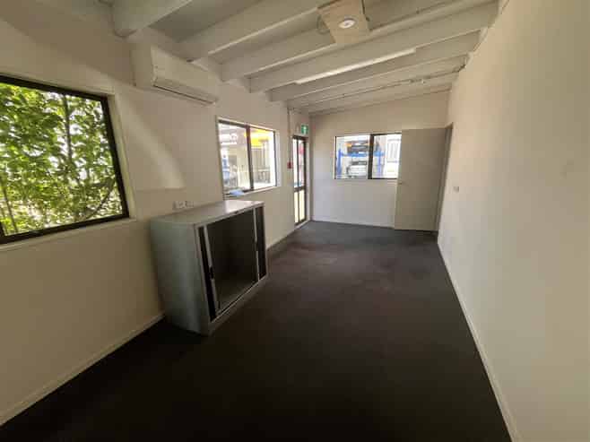 CBRE | Functional Heavy Industry Unit – with Container Drop