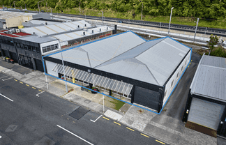 Super Central Workshop / Showroom