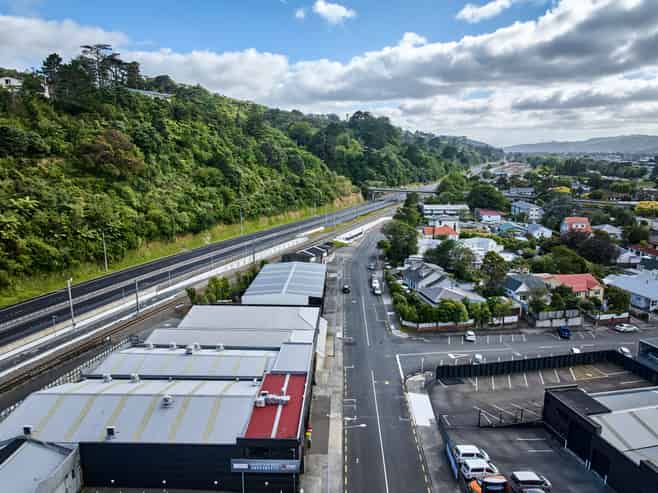 Super Central Workshop / Showroom