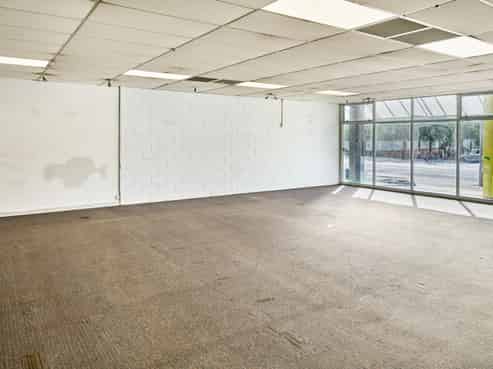 Super Central Workshop / Showroom