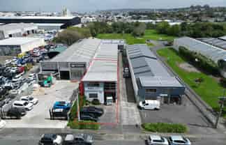 303M² INDUSTRIAL UNIT
