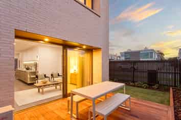 4/44 Winchester Street, Merivale