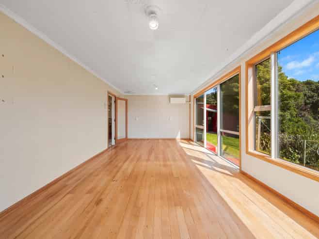 16 Brick Hill Road, Sawyers Bay