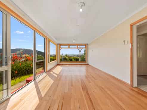 16 Brick Hill Road, Sawyers Bay