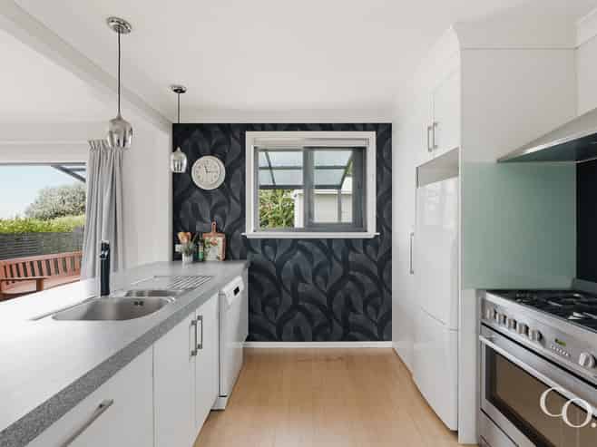 13 Bristol Avenue, Brookfield