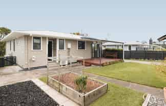 13 Bristol Avenue, Brookfield