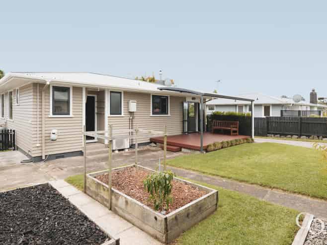 13 Bristol Avenue, Brookfield