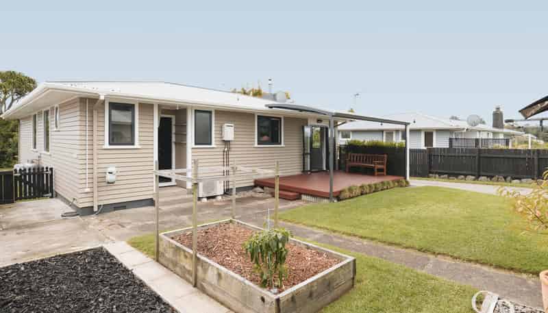 13 Bristol Avenue, Brookfield