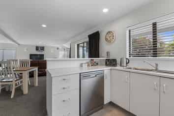 74B Grand Vue Road, Kawaha Point