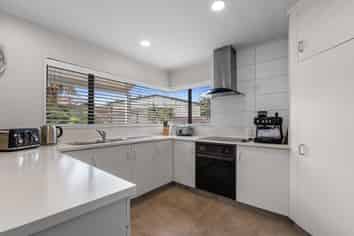 74B Grand Vue Road, Kawaha Point