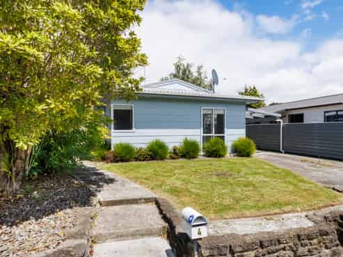 4 Coromandel Court, Roslyn